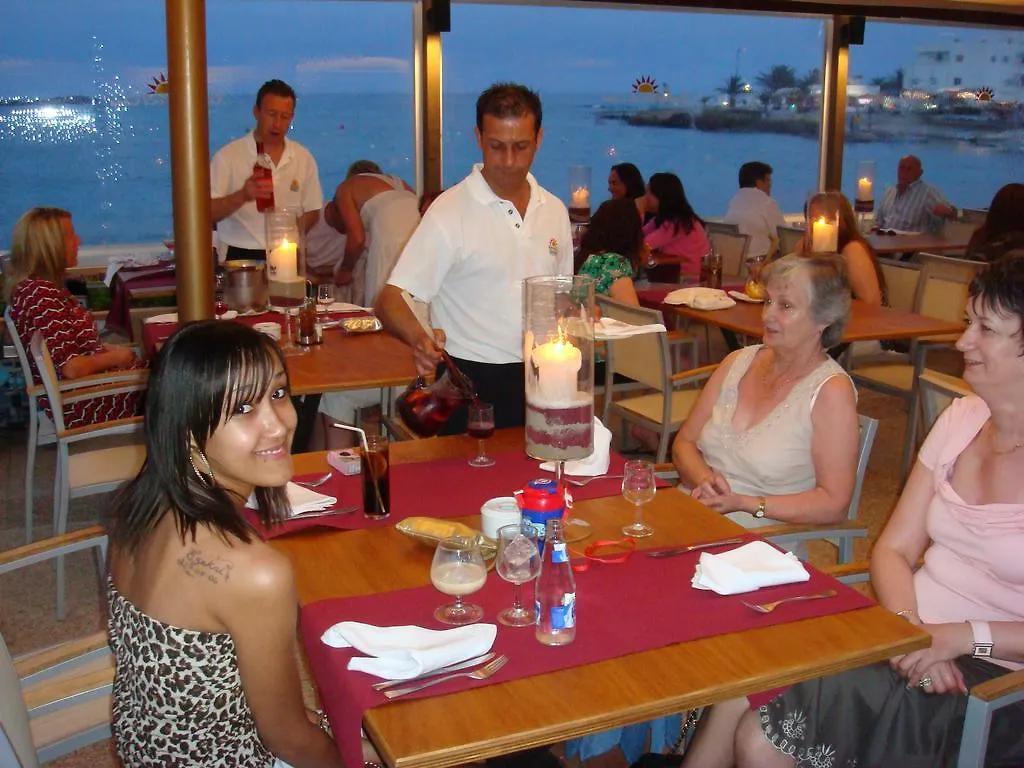 شقة Apartamentos Playa Es Cana